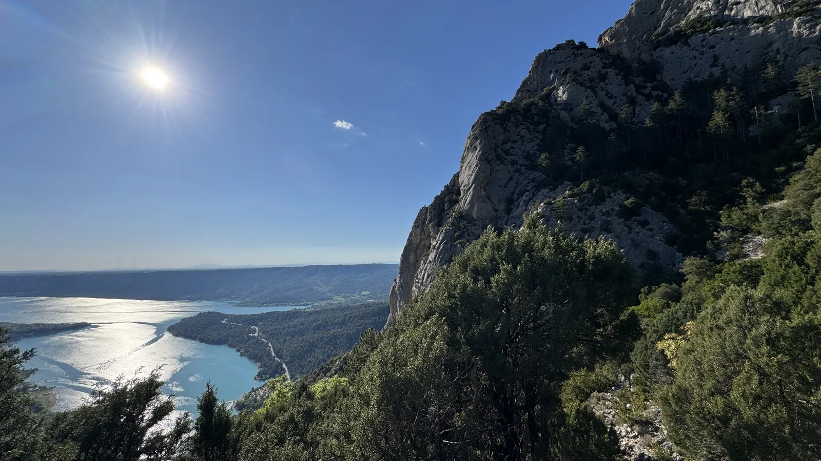 Paroi avec soleil et lac de Sainte-Croix