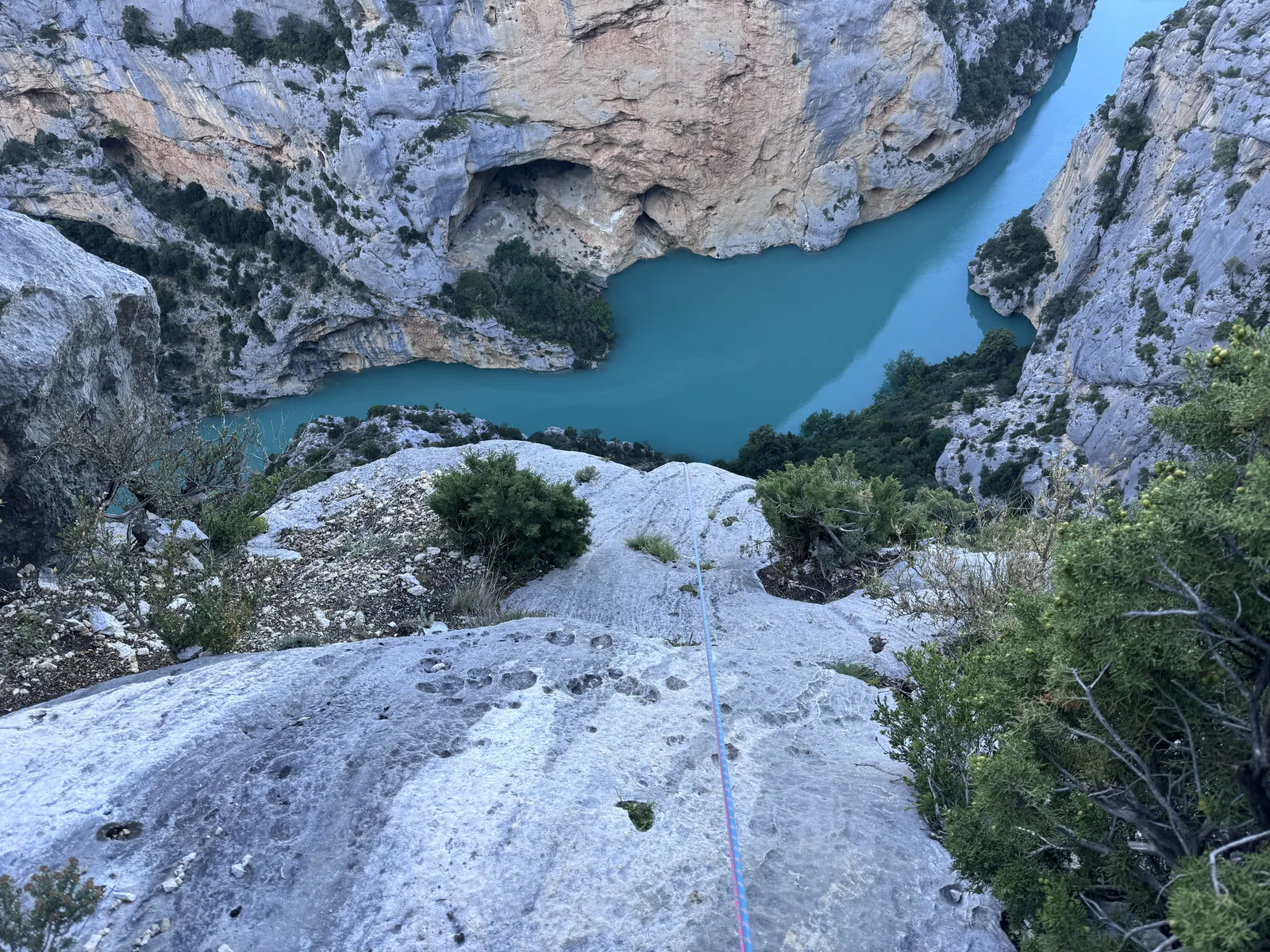 Panorama Verdon turquoise vue plongeante depuis paroi