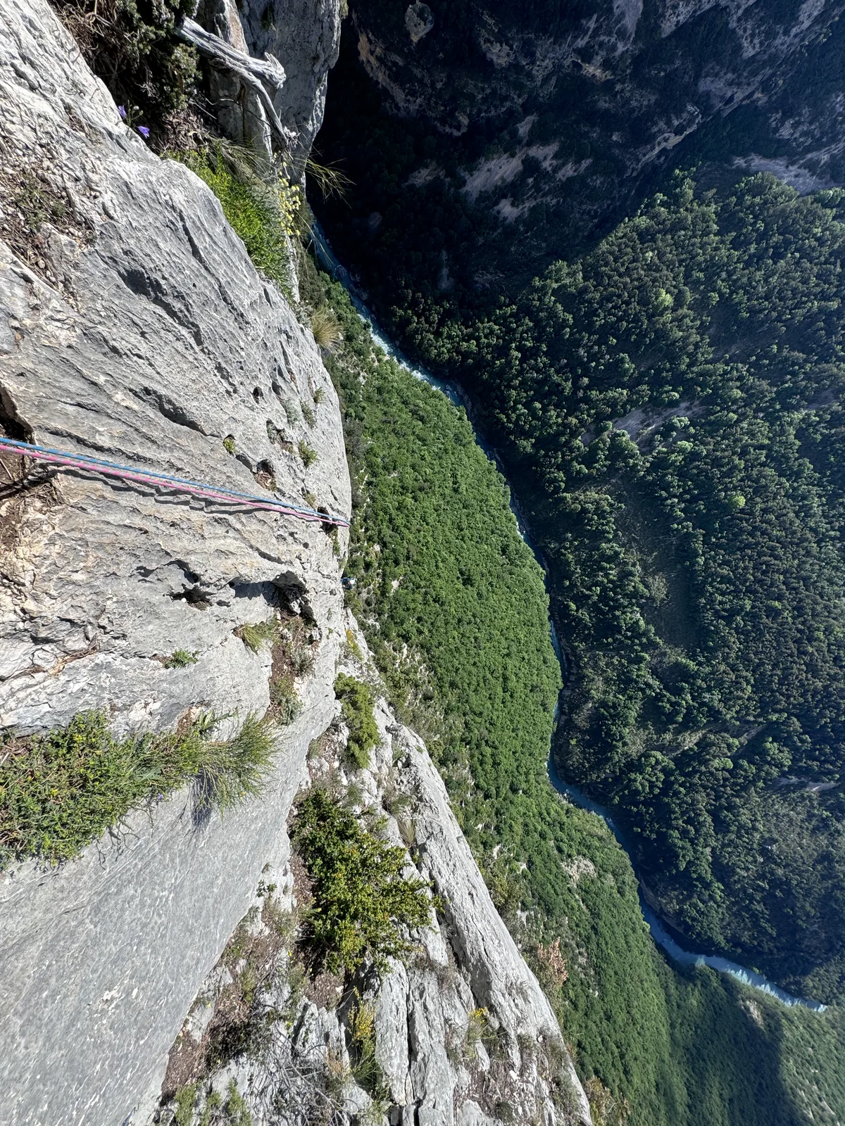 Vue vertigineuse sur les gorges du Verdon