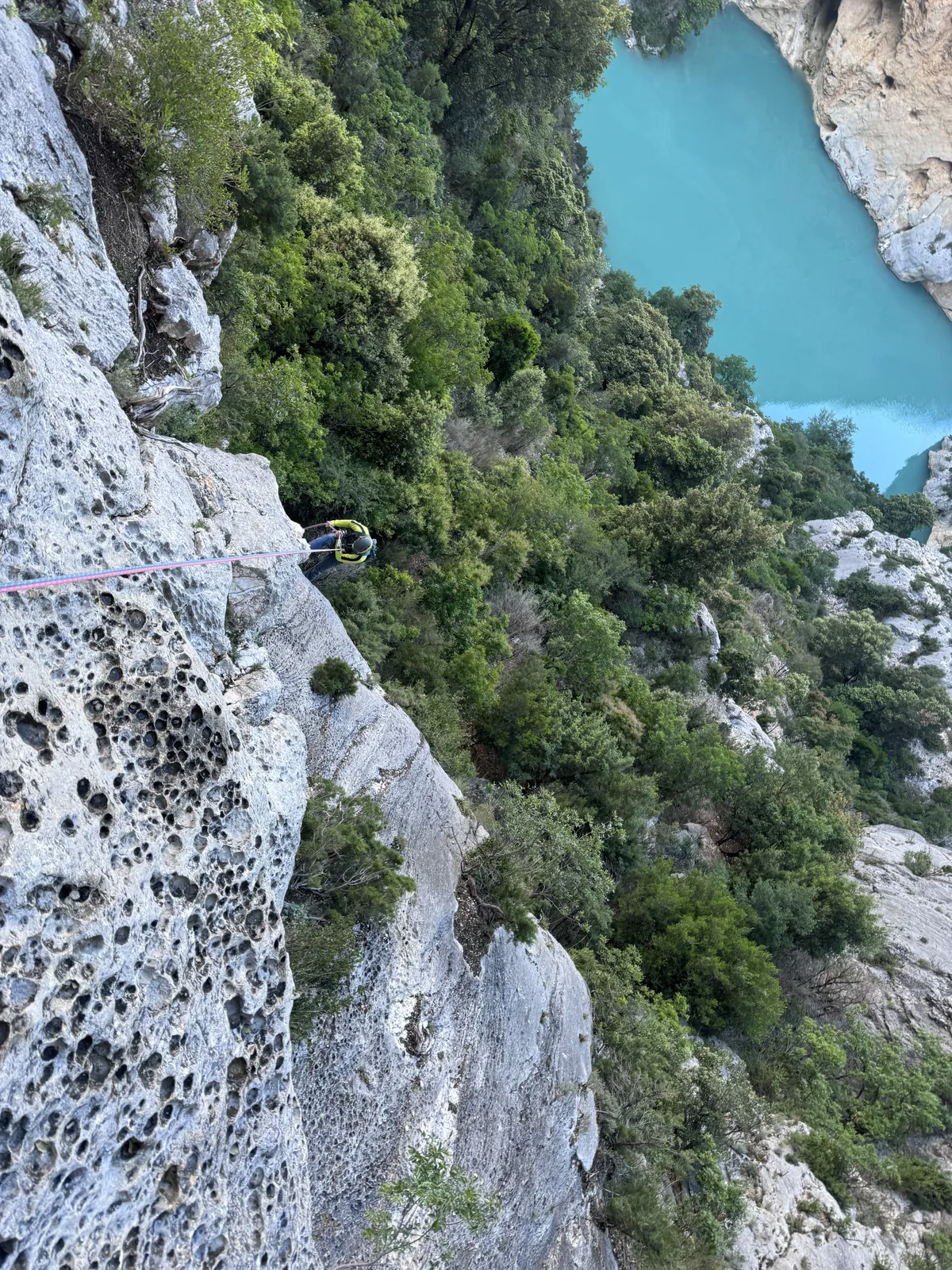 Vue plongeante grimpeur petit dans le Verdon
