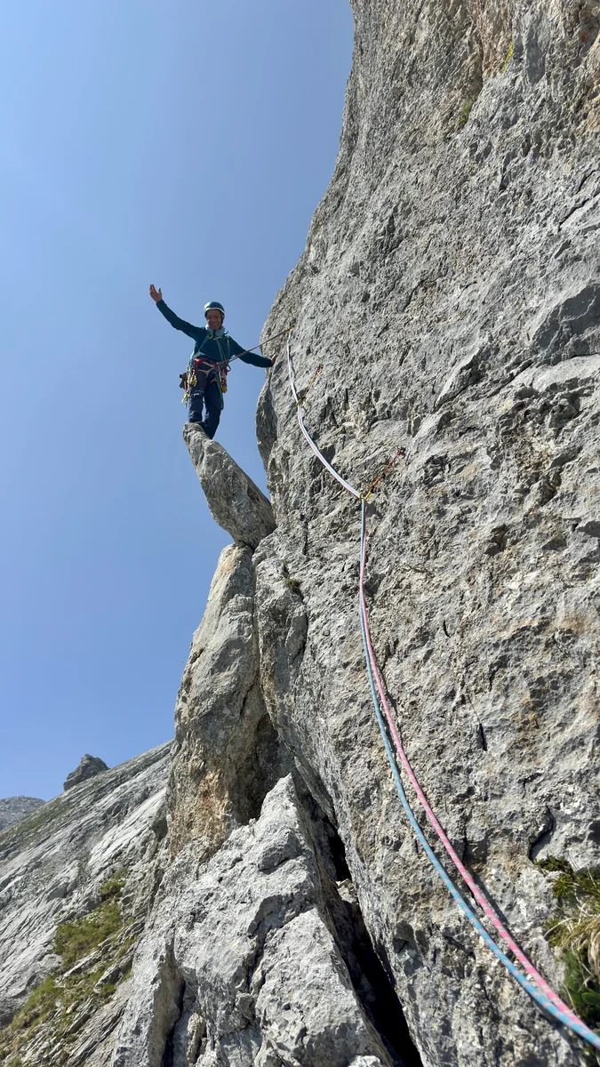Vécu — bras levé au relais