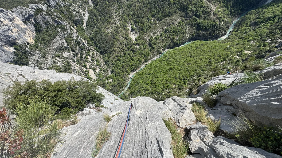 Vue plongeante canyon Verdon avec corde