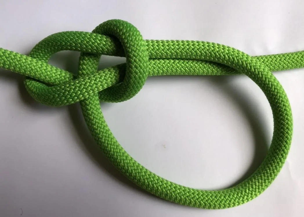 Géométrie du nœud de chaise, boucle fixe et brin libre visibles