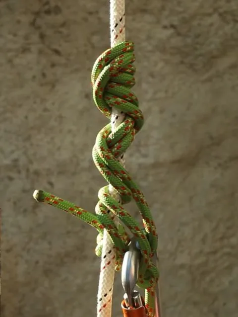 Machard tressé confectionné sur la corde — enroulements croisés (dessus/dessous), nœud compact à fort mordant
