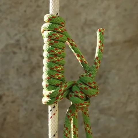 Cas d’usages type : Descente en rappel (+), remontée sur corde (+), réchappe sur monopoint (-), mouflage (-)