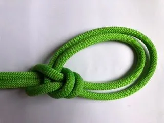6. Le nœud peut-être ajusté afin de créer deux boucles de tailles différentes.