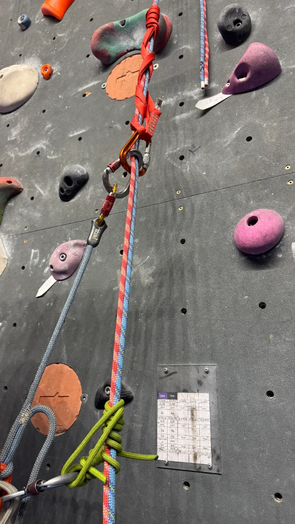 Descente sur corde tendue — machard tressé + semi-bicéphale, système complet en place