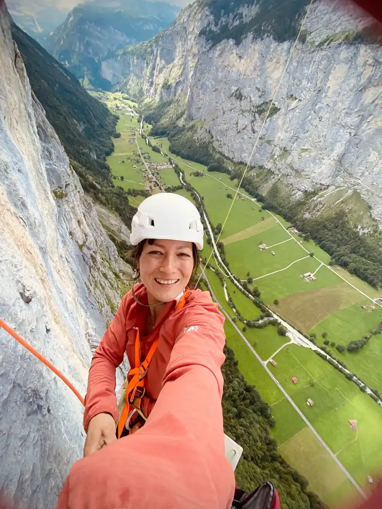 Selfie de Katherine Choong en paroi après l'enchaînement